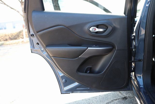 Used 2021 Slate Blue Pearlcoat Jeep Latitude image 16