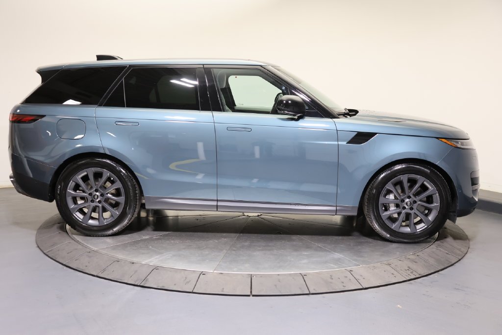 Used 2025 Giola Green Metallic Land Rover SE image 6
