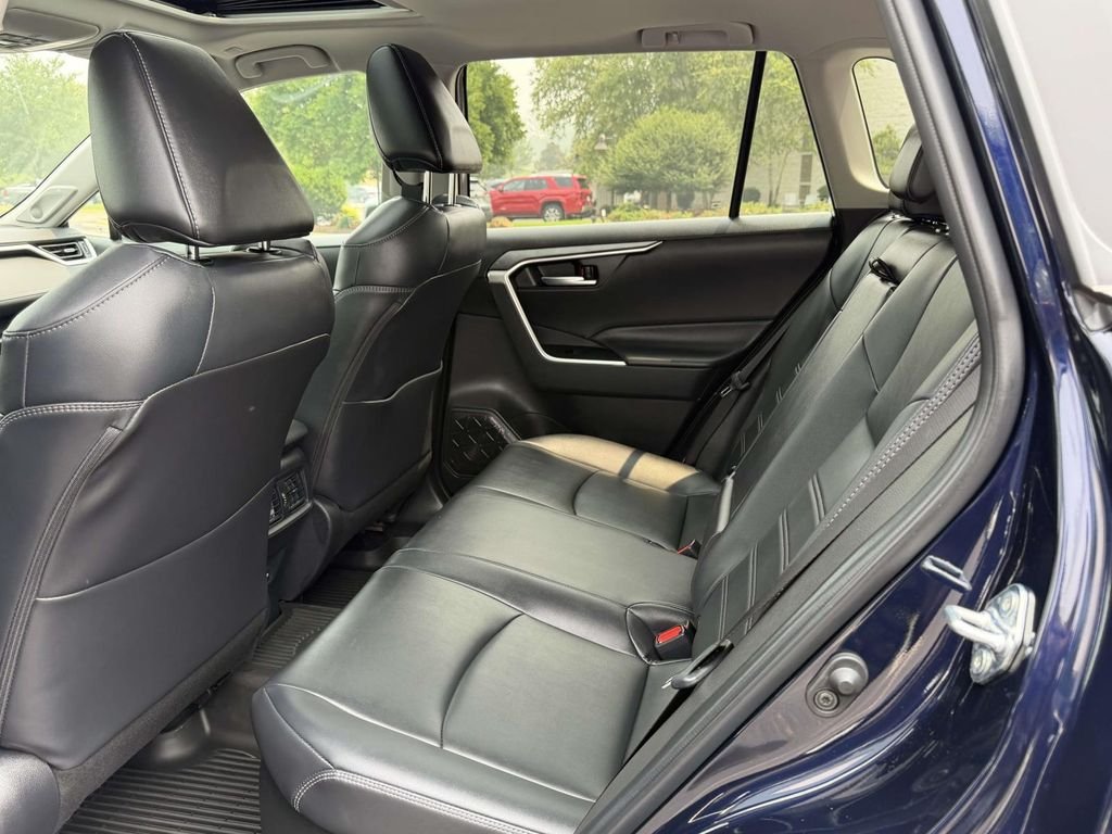 Certified Used 2025  Toyota XLE Premium image 15