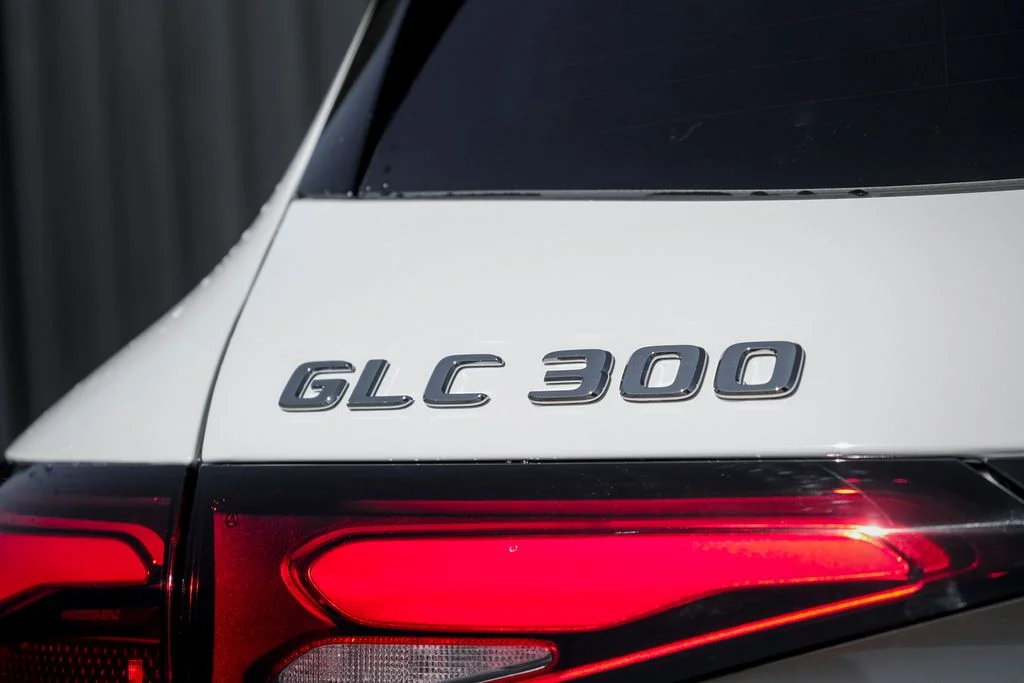 New 2026 Polar White Mercedes-Benz GLC 300 image 9
