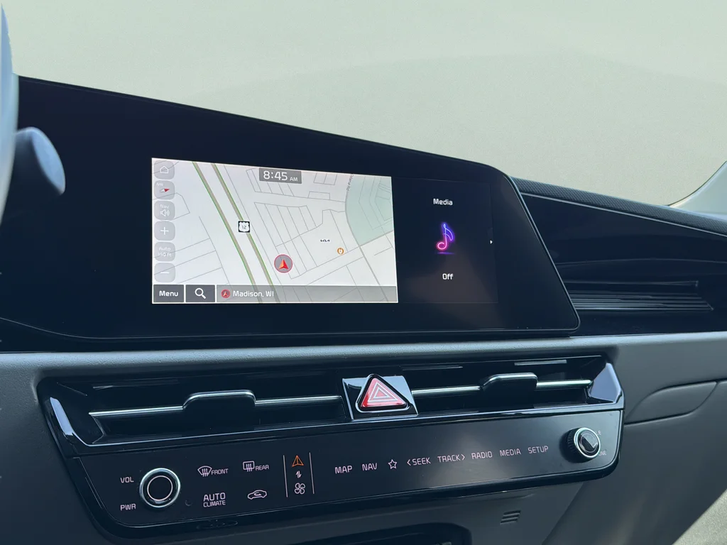Used 2023 Snow White Pearl Kia Wave image 19