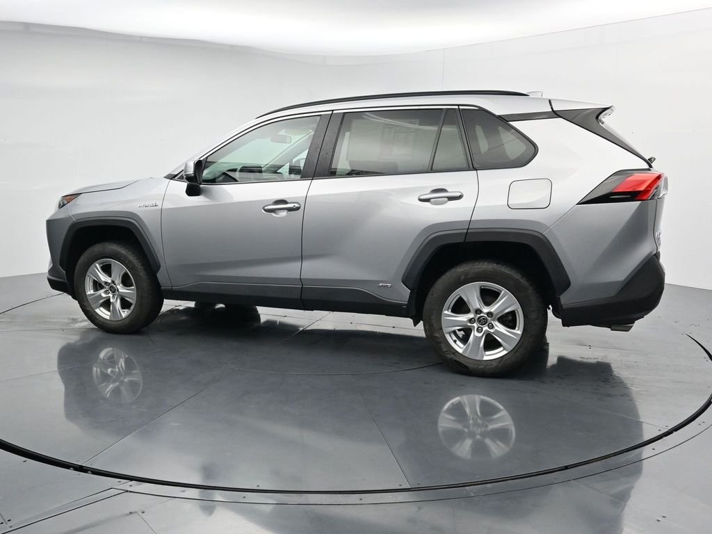 Used 2021 Silver Toyota XLE image 5