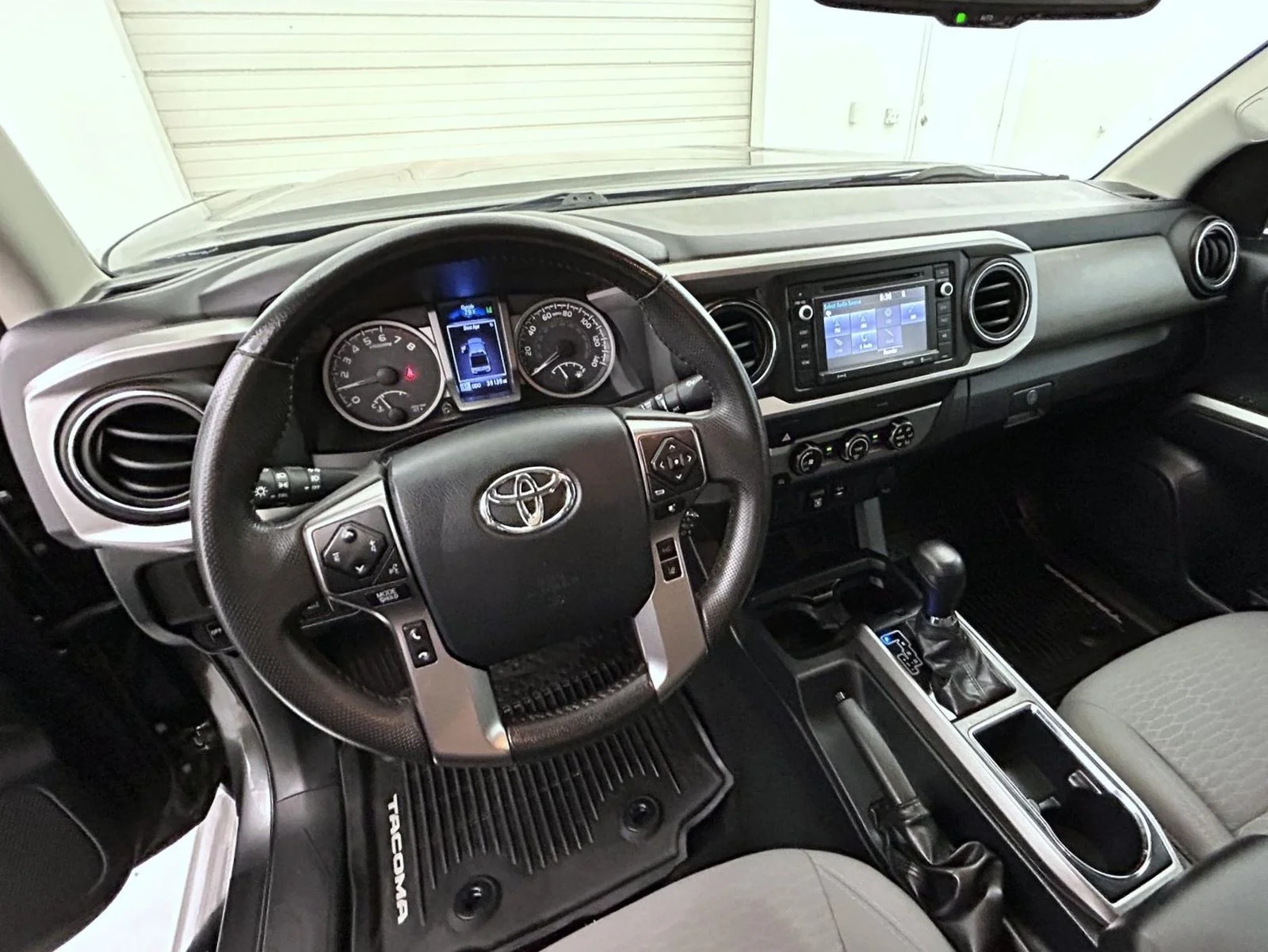 Used 2019 Gray Toyota SR5 image 13