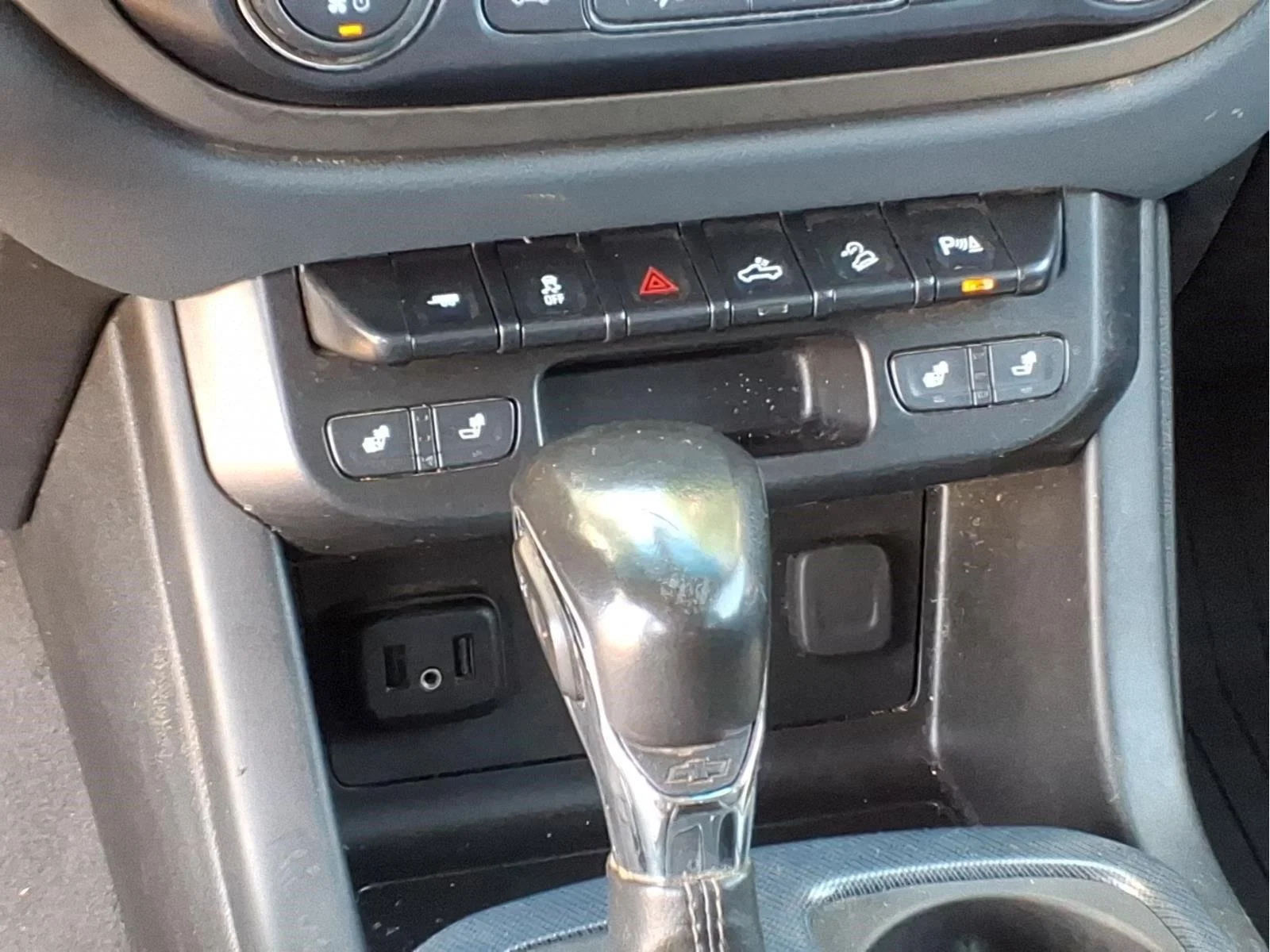 Used 2022 Black Chevrolet Z71 image 14