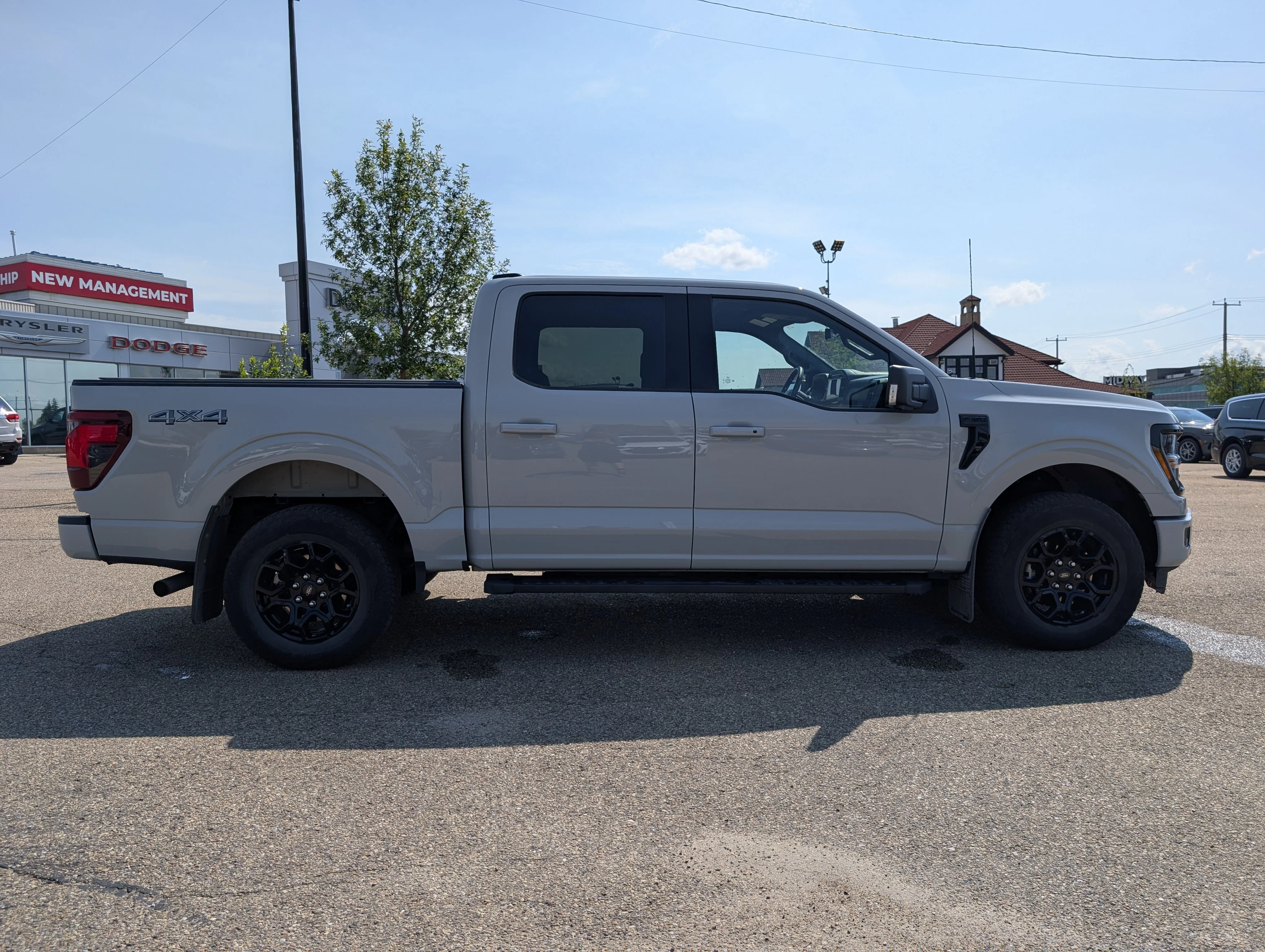 Used 2024 Avalanche Ford XLT image 8