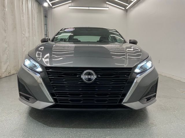 Used 2025 Gray Nissan 2.5 SV image 3