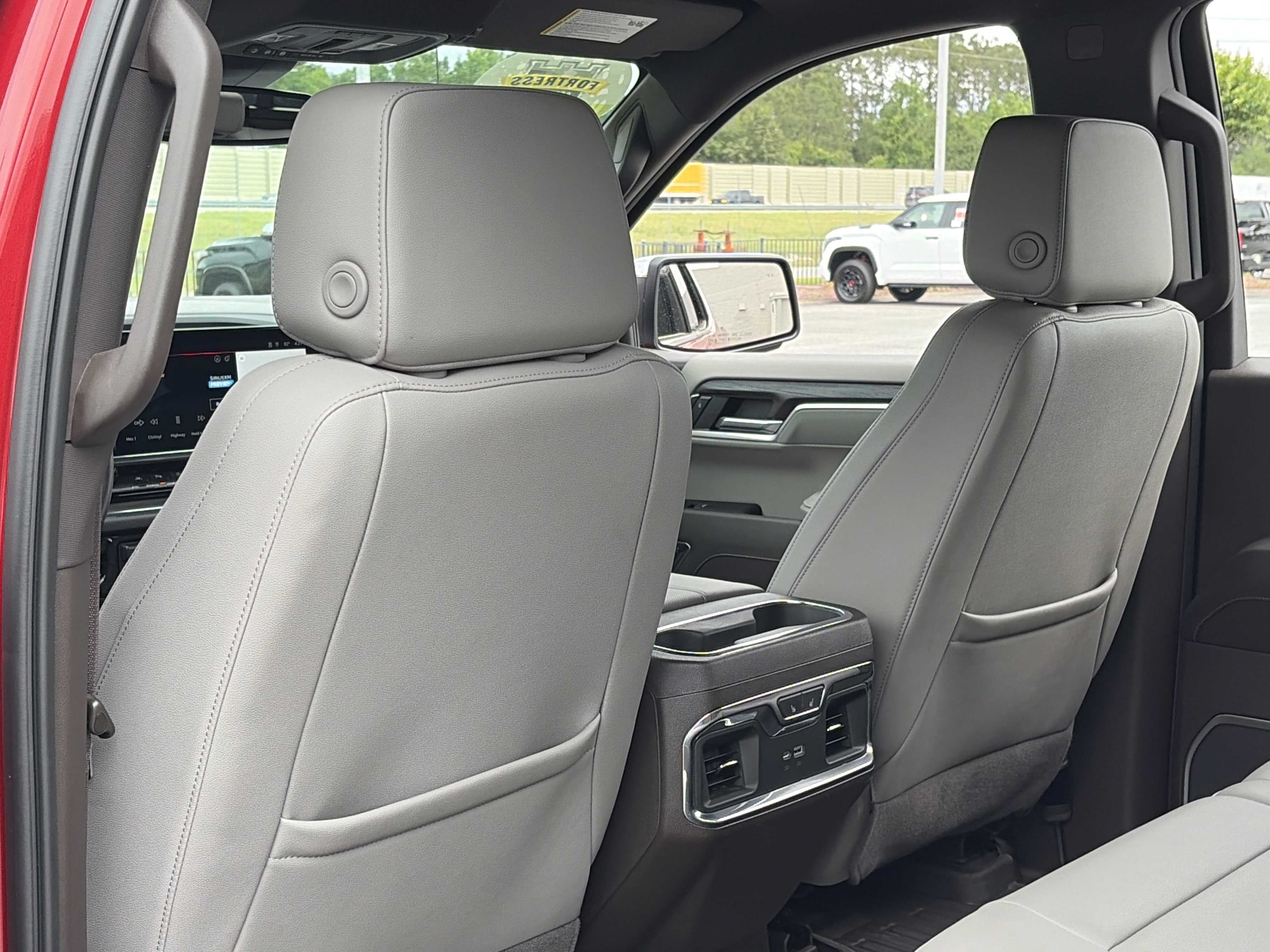 2024 GMC Sierra 1500 SLT - Photo 25