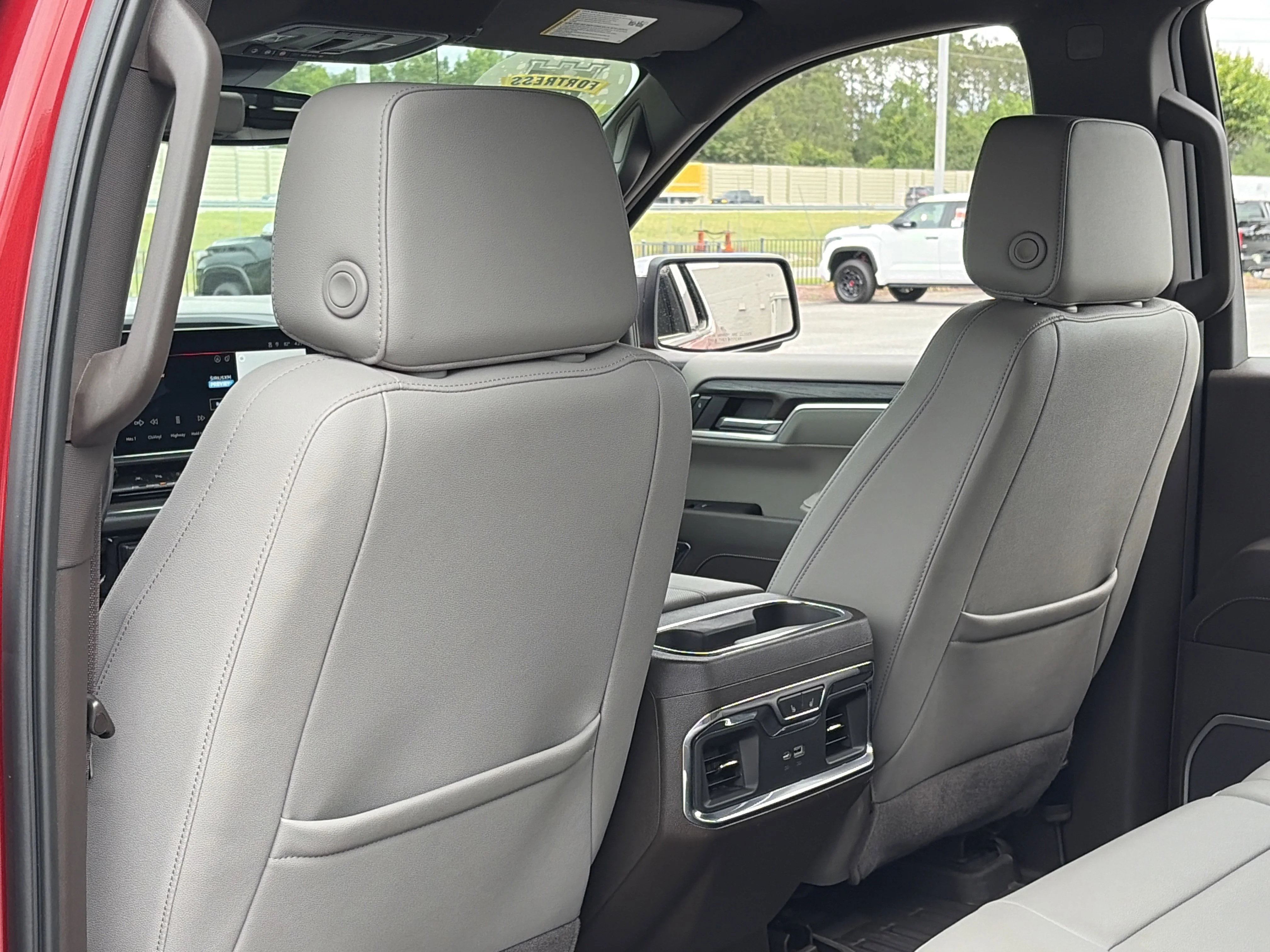 2024 GMC Sierra 1500 SLT - Photo 25