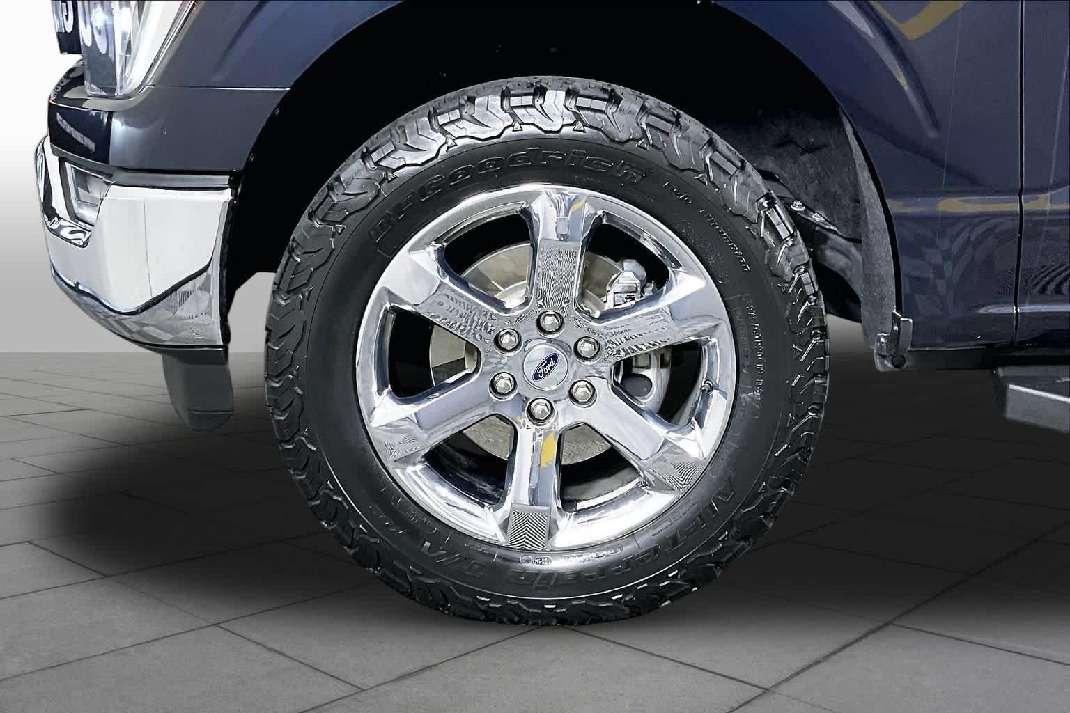 Used 2021 Antimatter Blue Ford LARIAT image 10