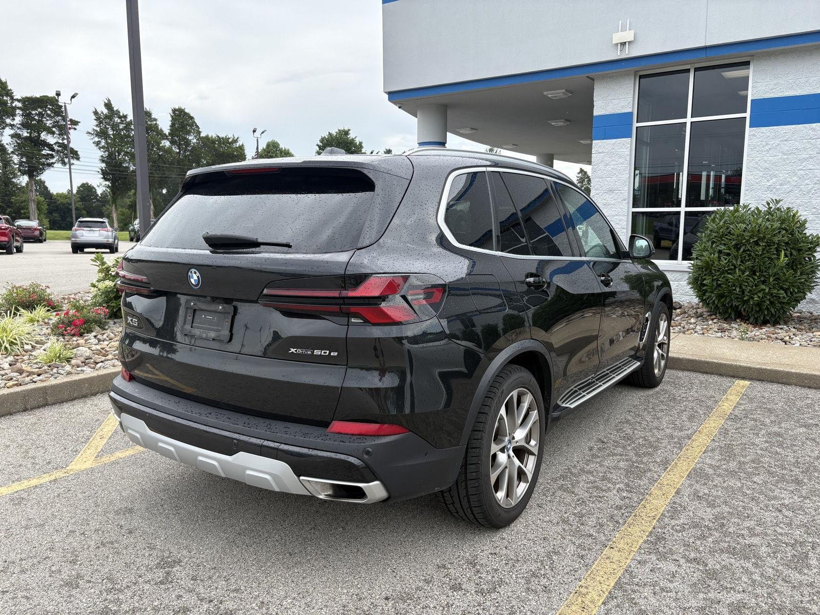 Used 2025 BLACK BMW XDRIVE50E PLUG-IN HYBRID image 3