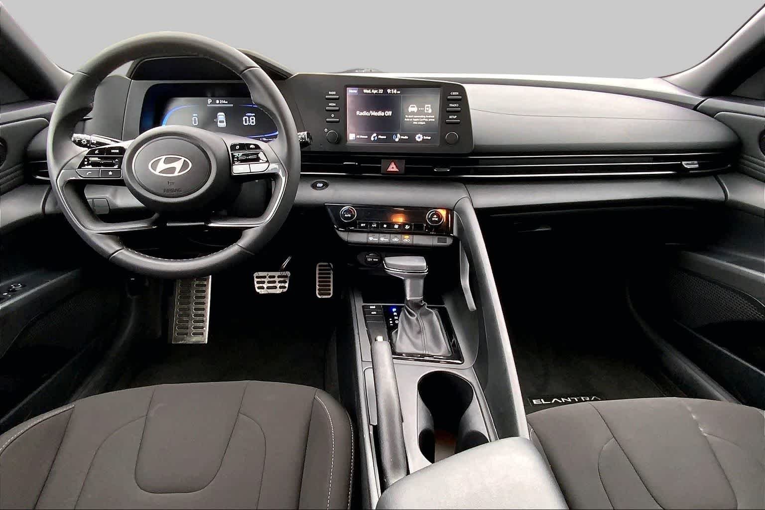 Used 2025 Abyss Black Hyundai SEL Sport image 15