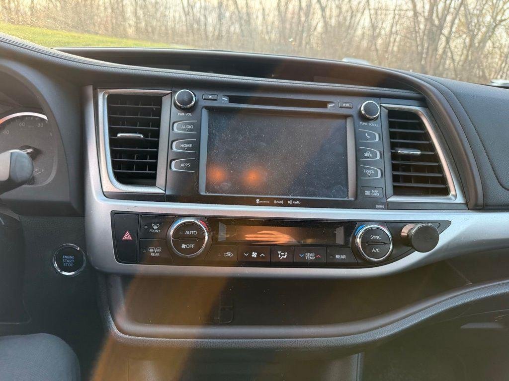 Used 2019 Blizzard Pearl Toyota XLE image 10