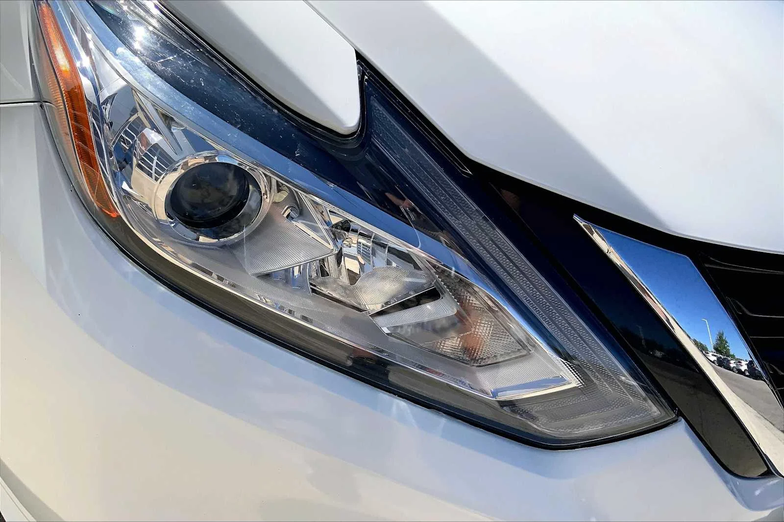 Used 2018 Glacier White Nissan 2.5 S image 25