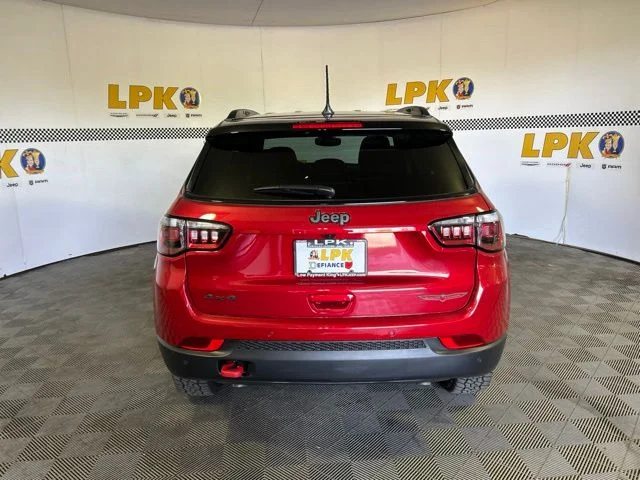 New 2026 Red Hot Pearl-Coat Exterior Paint Jeep Trailhawk image 4