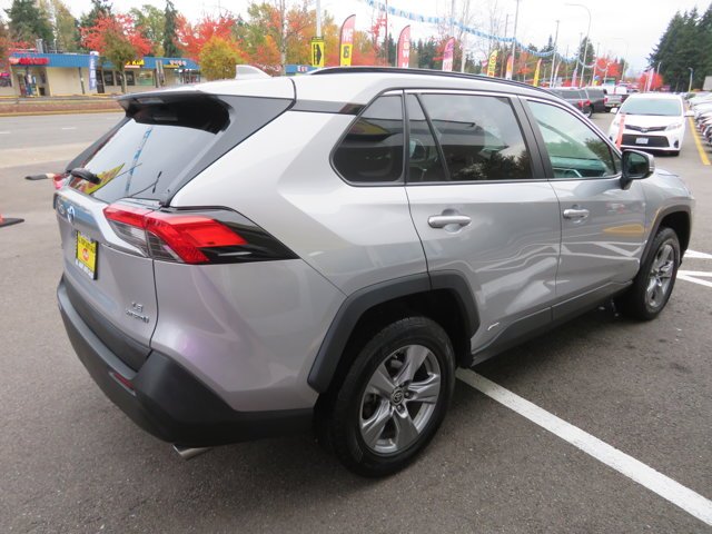 2022 Toyota RAV4 Hybrid LE photo 2