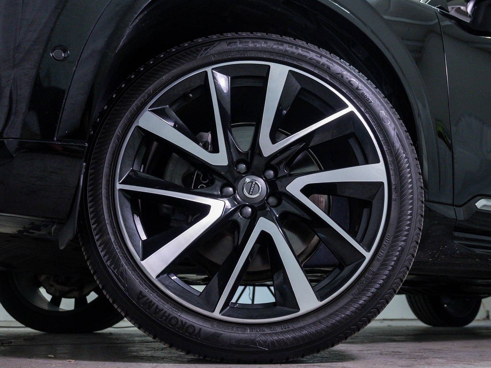 Used 2018 Onyx Black Metallic Volvo Inscription image 6
