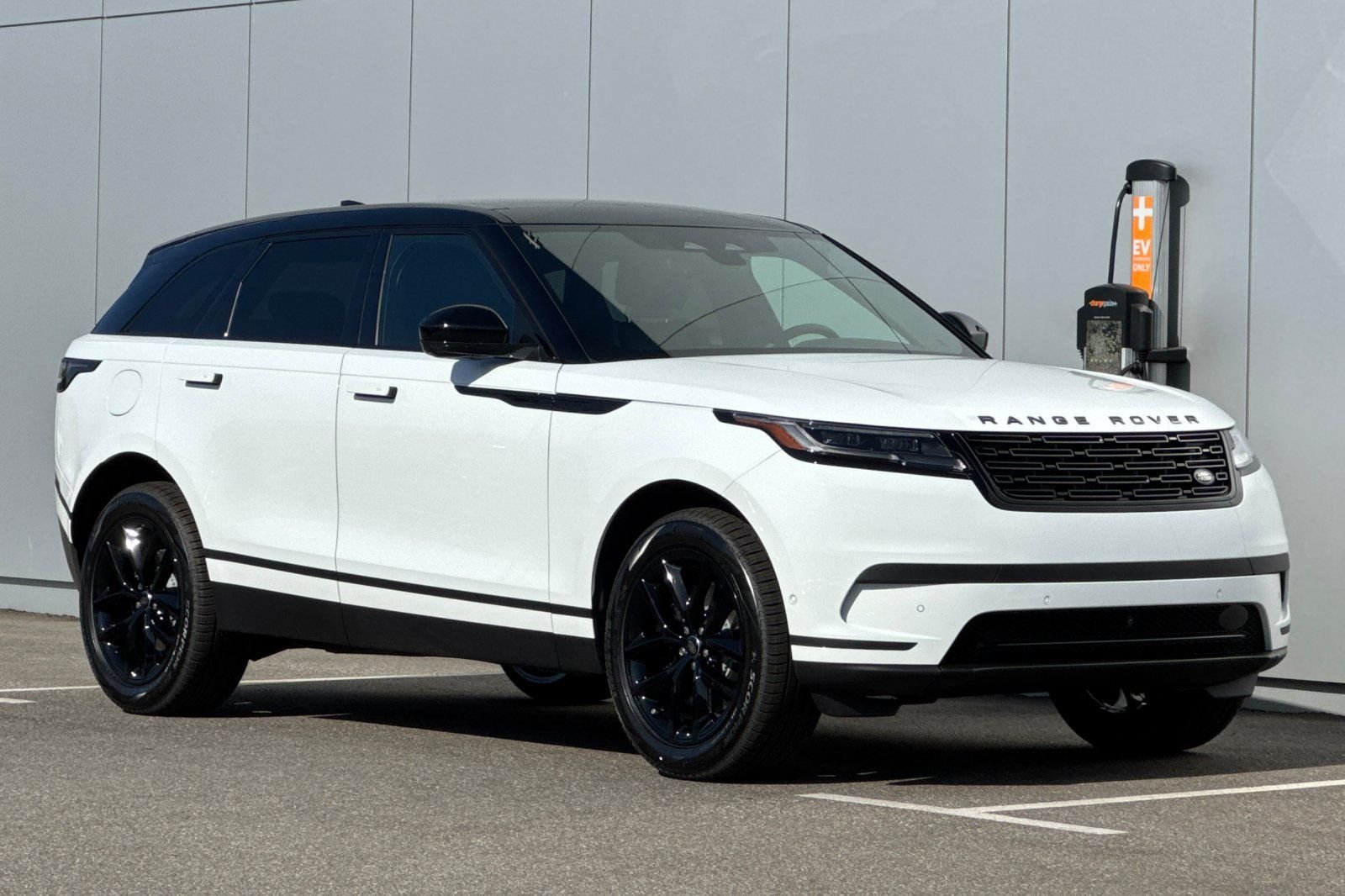 New 2026 Fuji White Land Rover S image 7