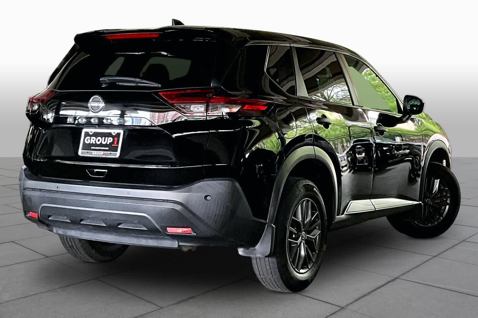 Used 2021 Super Black Nissan S image 12