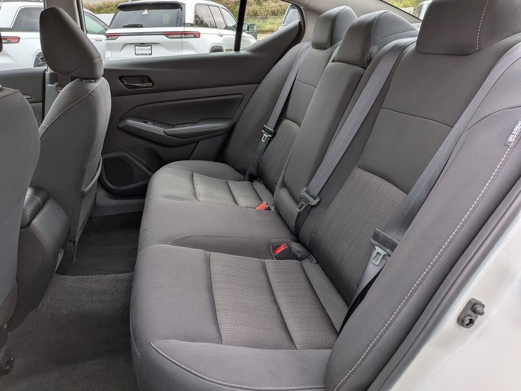 Used 2025 White Nissan 2.5 SV image 18