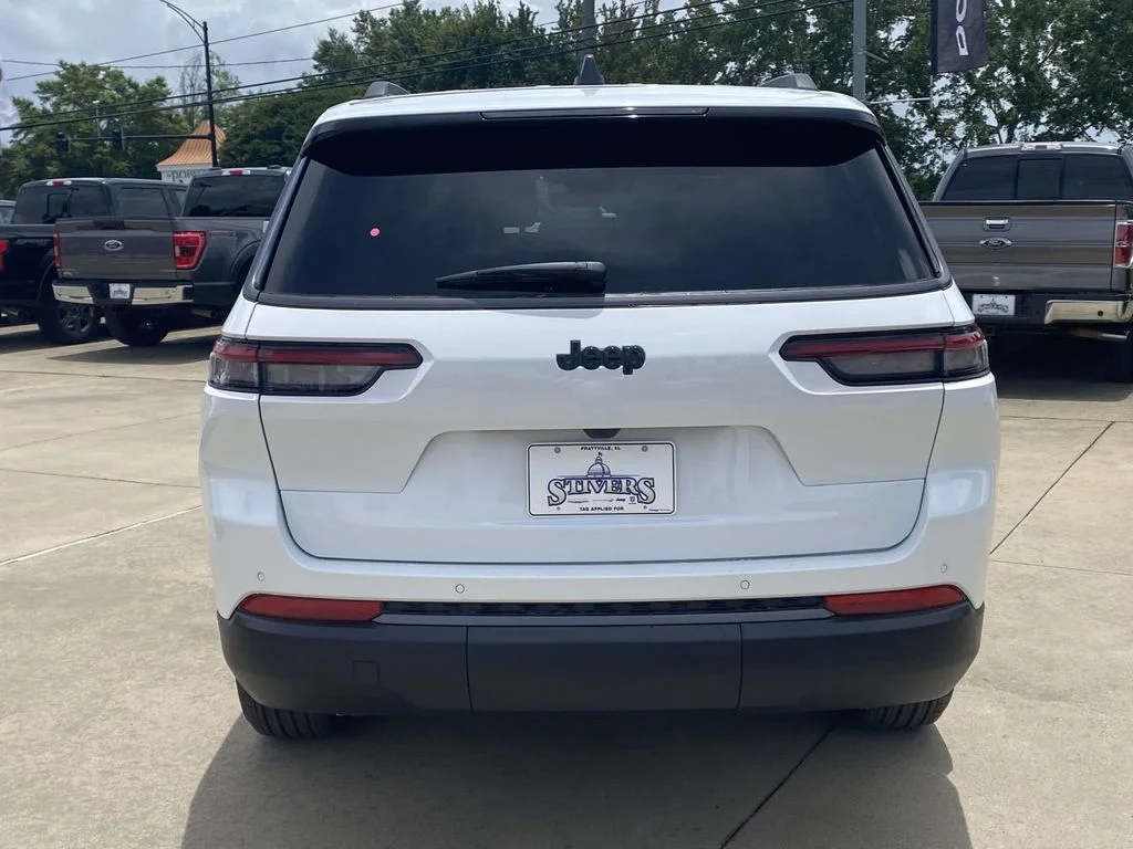 New 2026 Bright White Clear-Coat Exterior Paint Jeep Laredo Altitude image 6