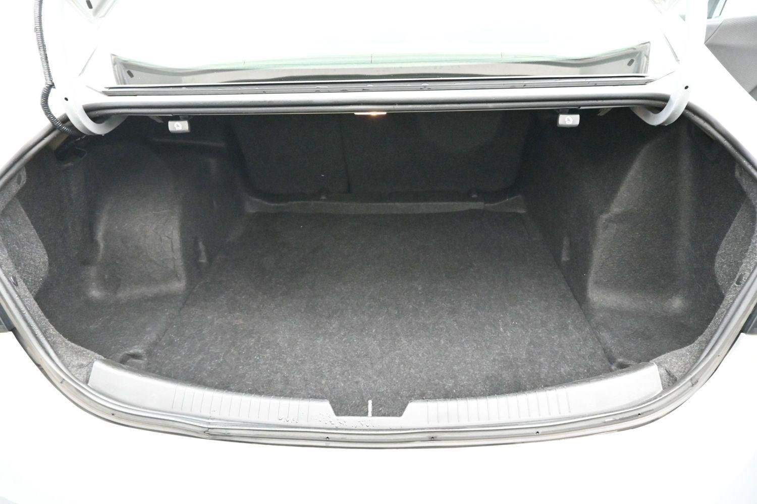 Used 2021 SILVER ICE METALLIC Chevrolet LT image 9
