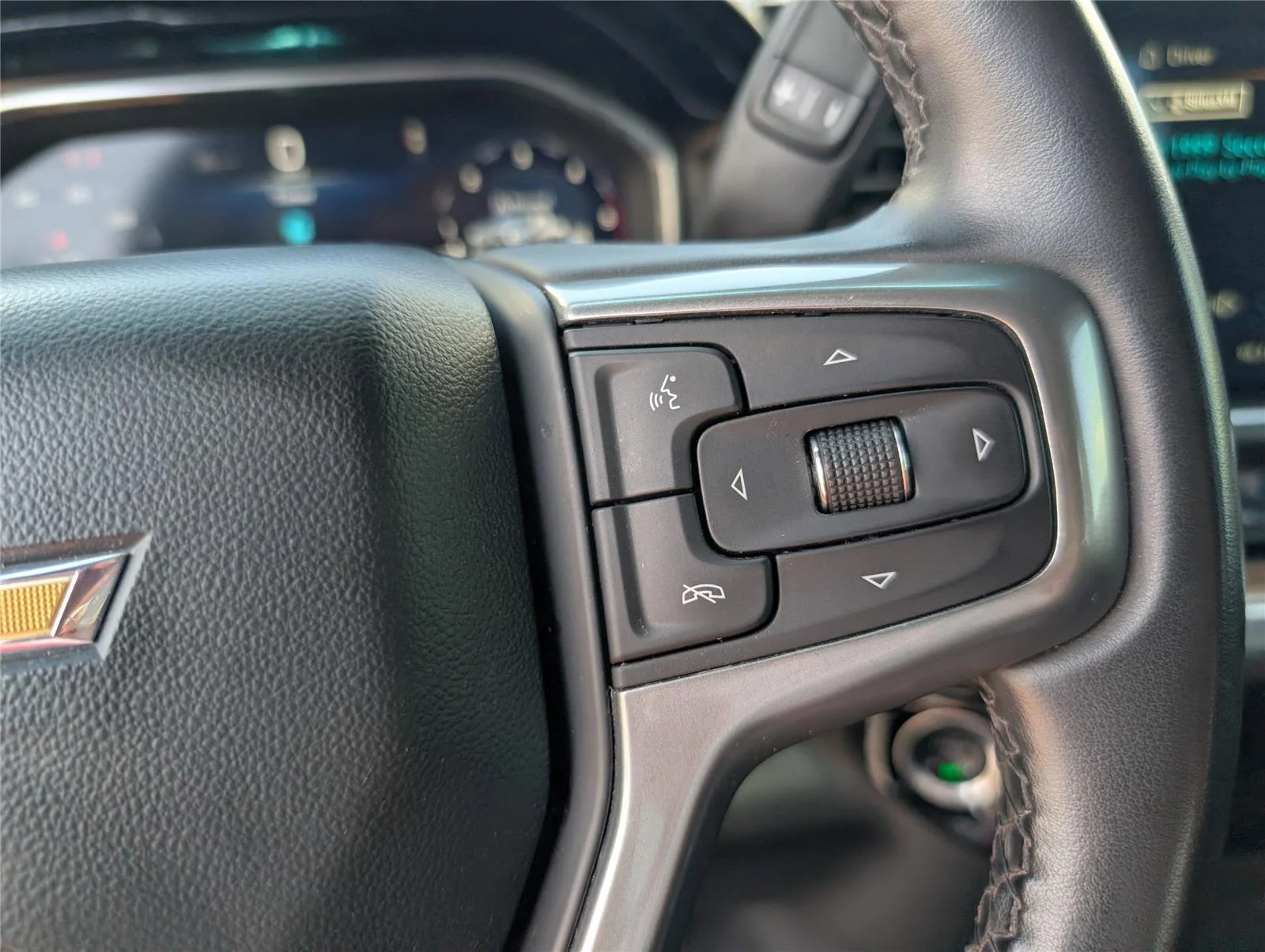 Used 2024 Summit White Chevrolet LT image 29