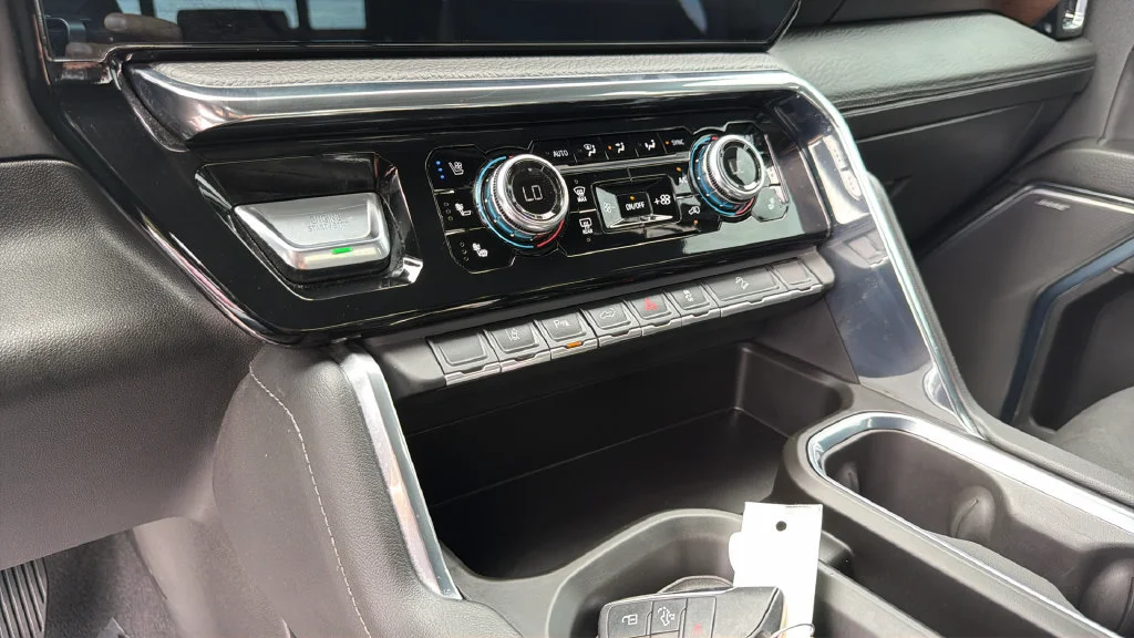 Used 2024 Onyx Black GMC Denali image 25