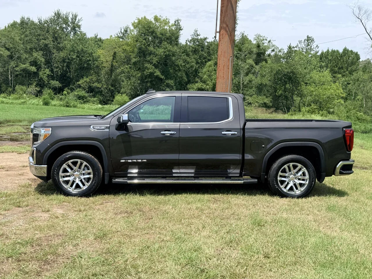 Used 2021 Pewter GMC SLT 4x2 4dr Crew Cab 5.8 ft. SB image 2
