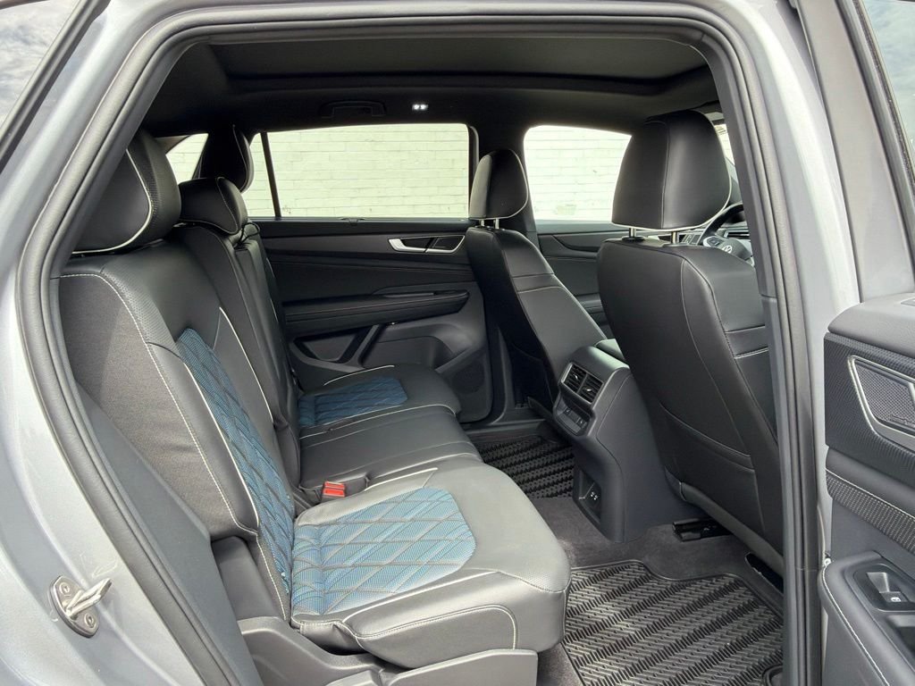 Used 2025 Gray Volkswagen 2.0T SEL Premium R-Line image 10