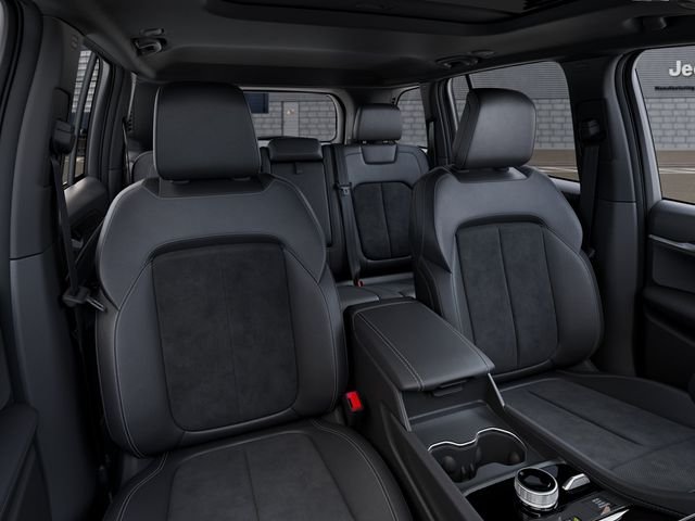 New 2026 Silver Zynith Exterior Paint Jeep Altitude image 17