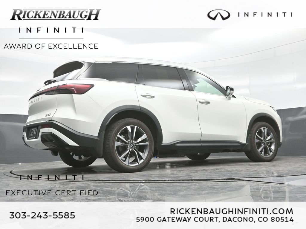 Certified Used 2023 White INFINITI LUXE image 33
