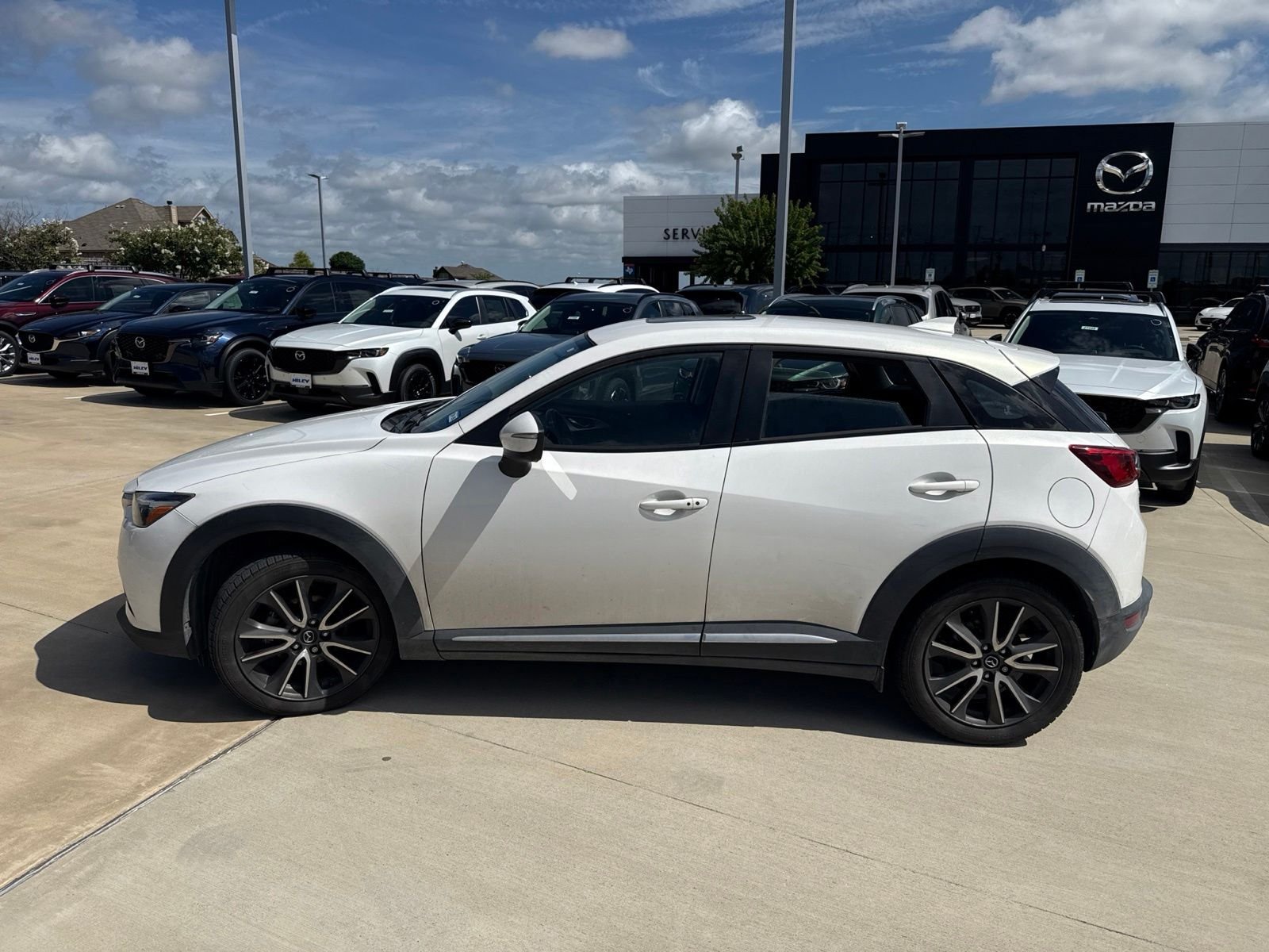 Used 2017 Crystal White Pearl Mica Mazda Grand Touring image 6