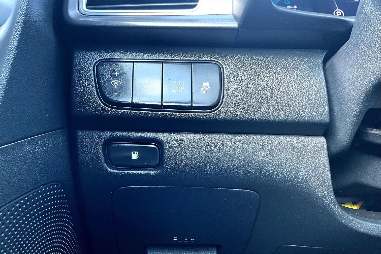 Used 2019 Deep Cerulean Kia LX image 33