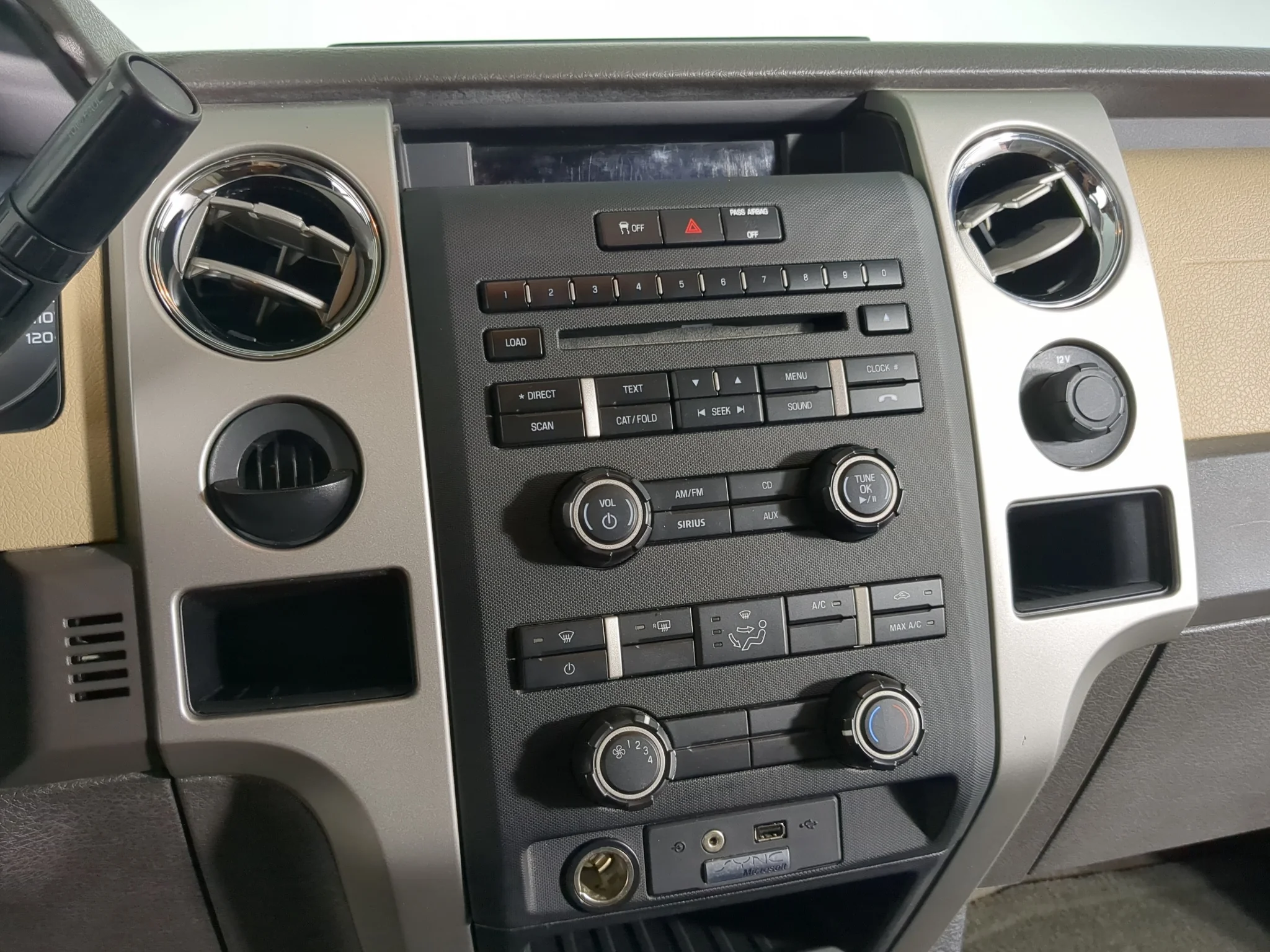 Used 2011 Golden Bronze Metallic Ford XLT image 25