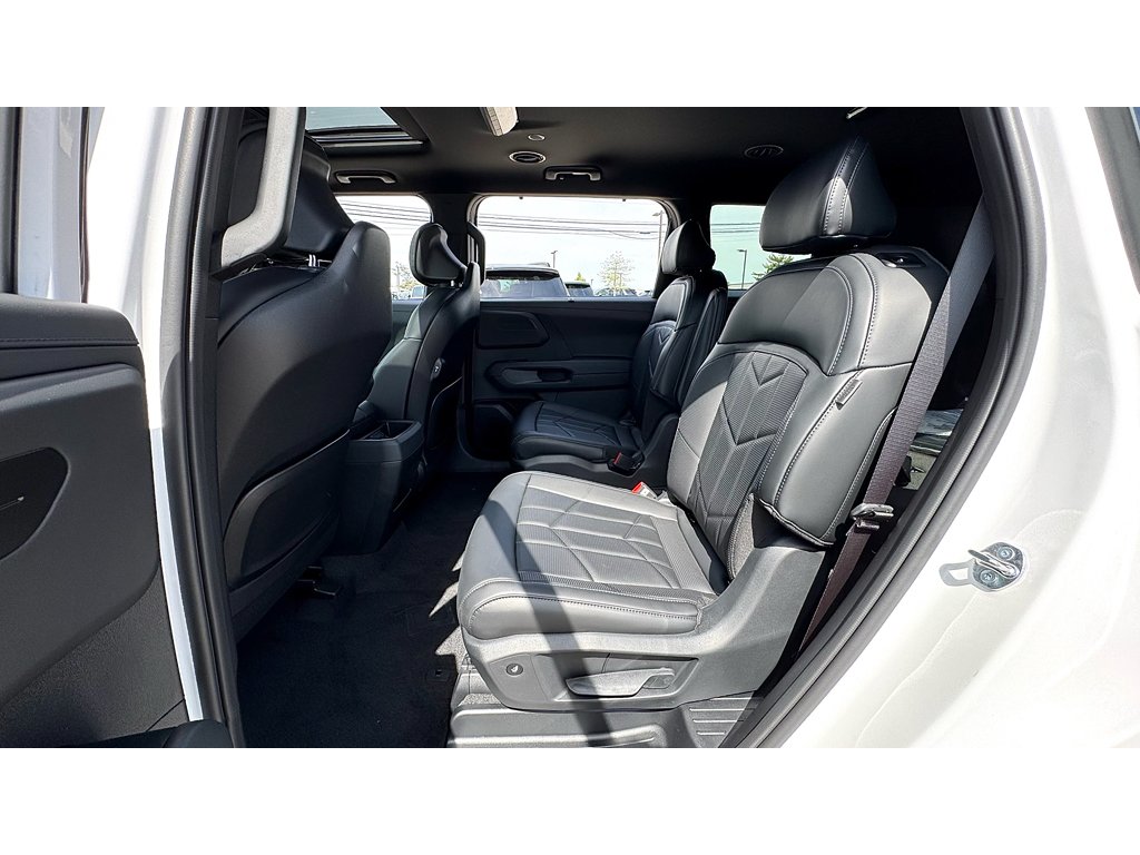 New 2027 Glacial White Pearl Kia X-Line EX image 27