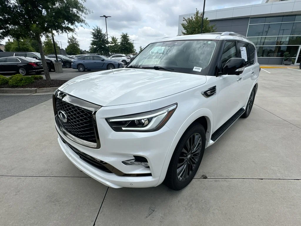 Used 2023 White INFINITI Premium Select image 5