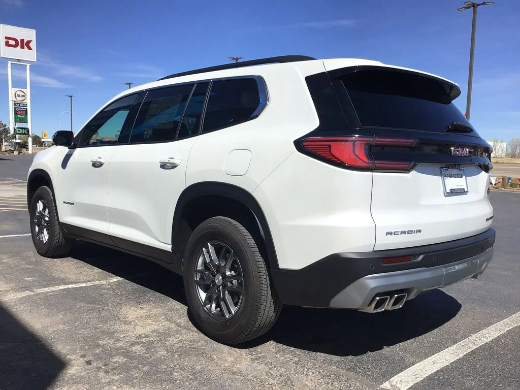 New 2025 White Frost Tricoat GMC Elevation image 4