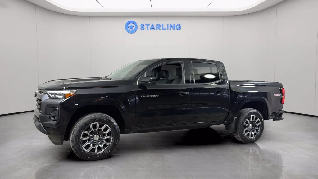 Used 2023 BLACK Chevrolet 4WD LT image 2