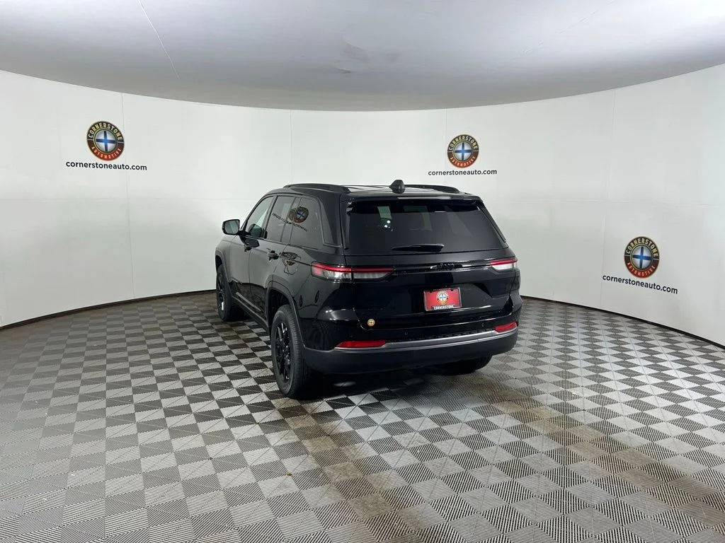 New 2026 Diamond Black Crystal Pearl-Coat Exterior Paint Jeep Altitude image 21