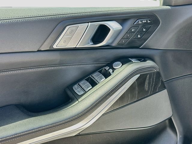 Used 2020 White BMW M50i image 18