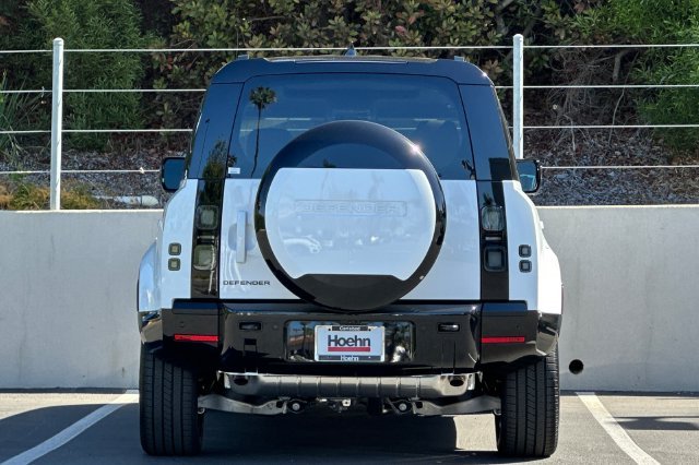 New 2026 Fuji White Land Rover X-Dynamic SE image 4