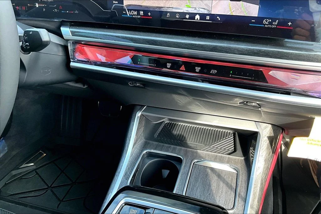 2026 BMW 7 Series 740i - Photo 17