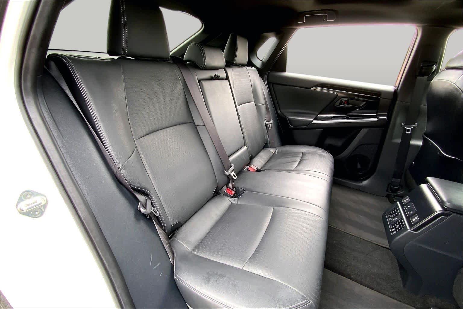 Used 2023 Wind Chill Pearl w/Black Roof Toyota Limited image 18