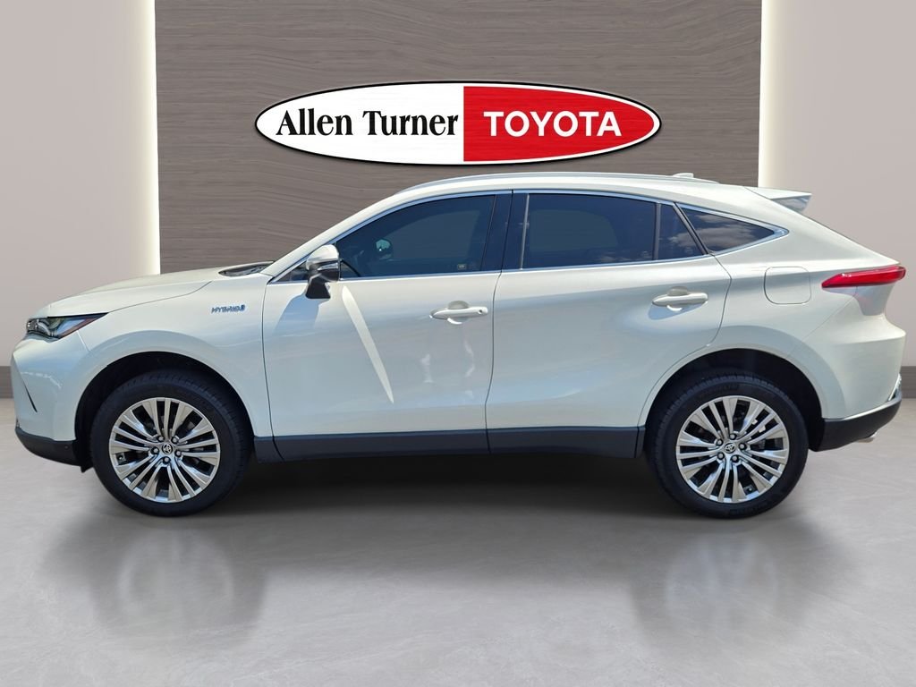 Used 2021 White Toyota XLE image 10