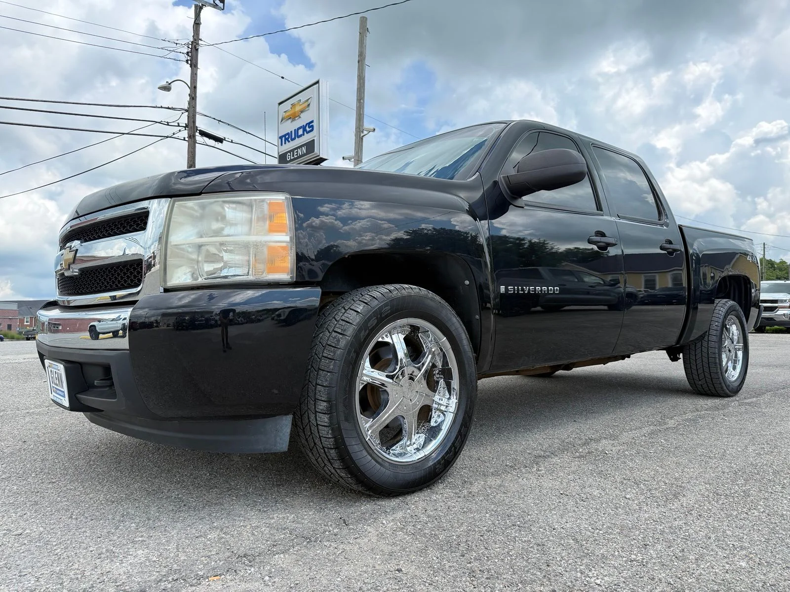 Used 2009 Black Chevrolet LT image 2
