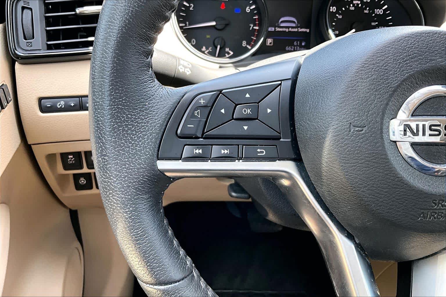 Used 2020 Pearl White Tricoat Nissan SL image 22