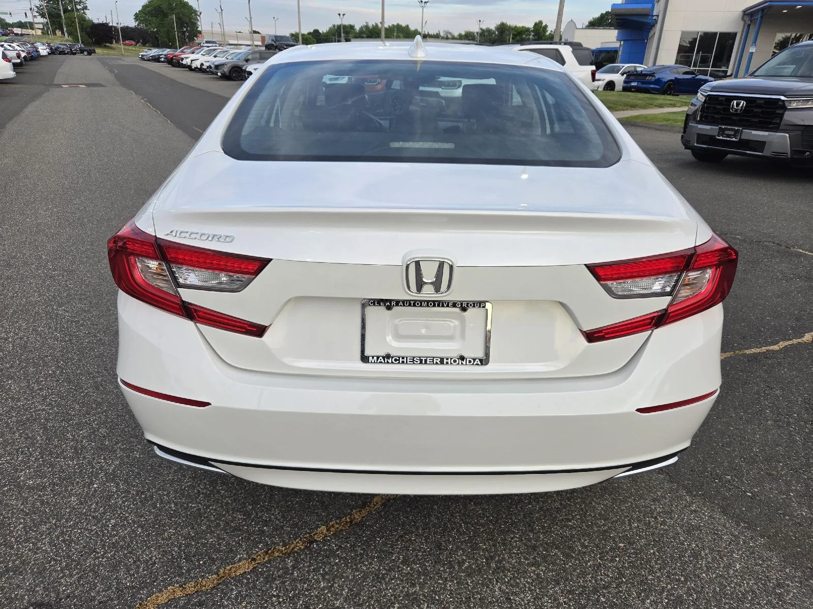 Used 2020 Platinum White Pearl Honda EX image 4