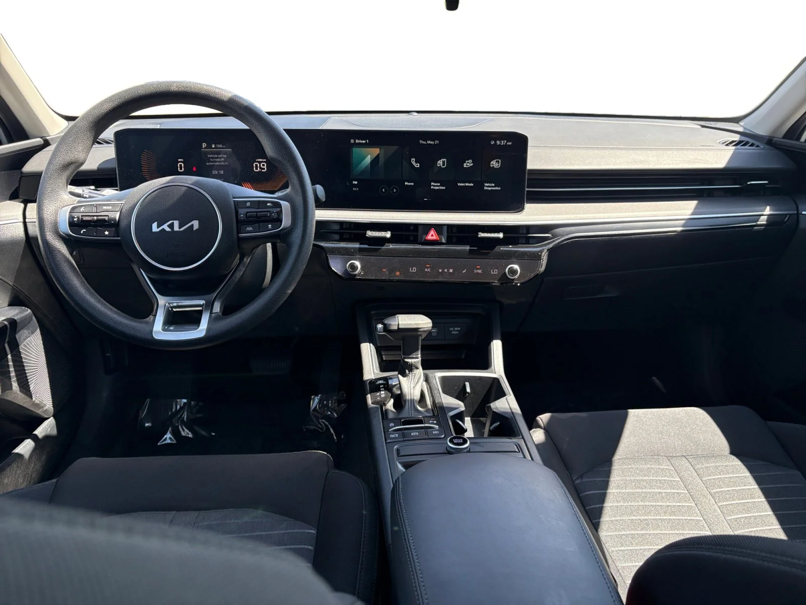 2025 Kia K5 LXS - Photo 14