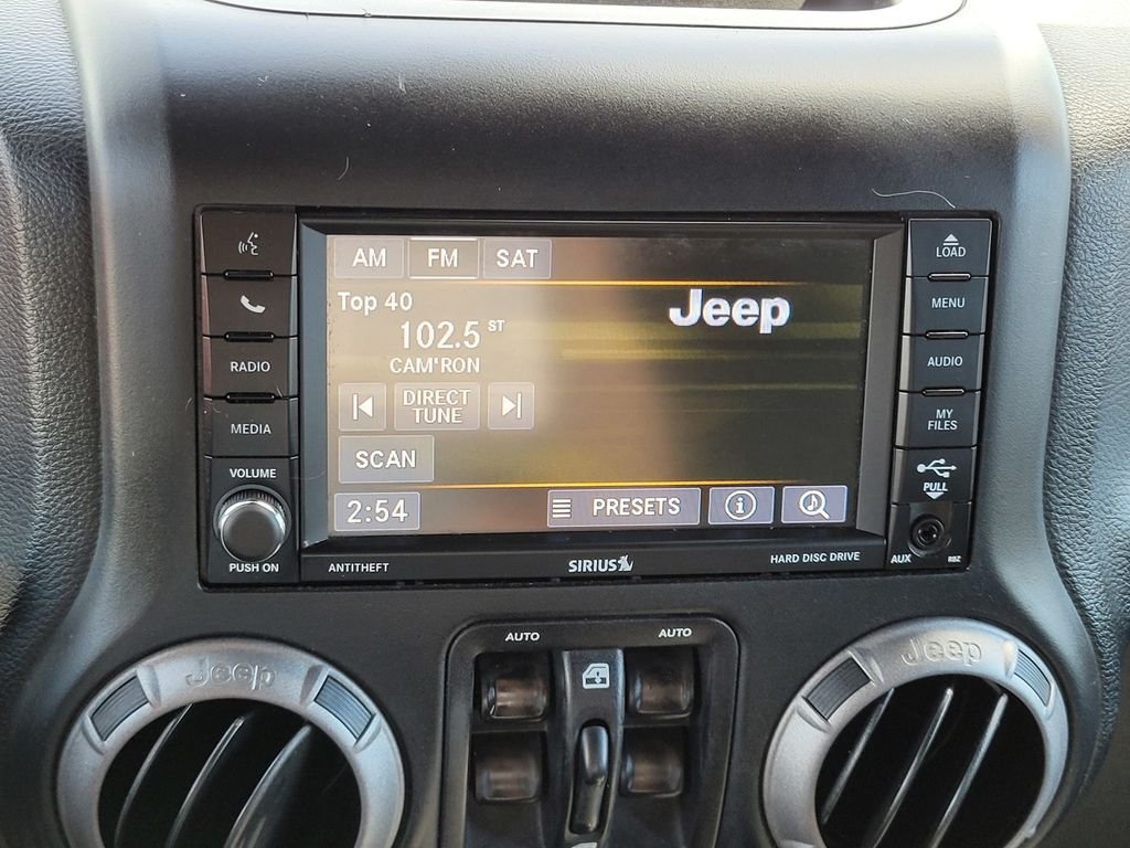 Used 2018 Gray Jeep Unlimited Sport image 17