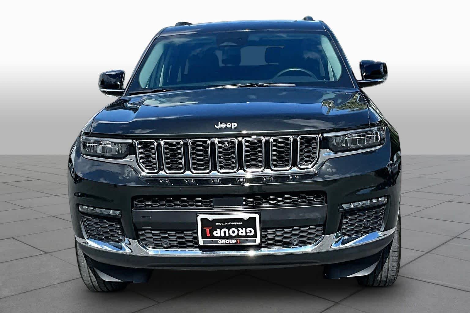 Used 2023 Rocky Mountain Pearlcoat Jeep Limited image 4